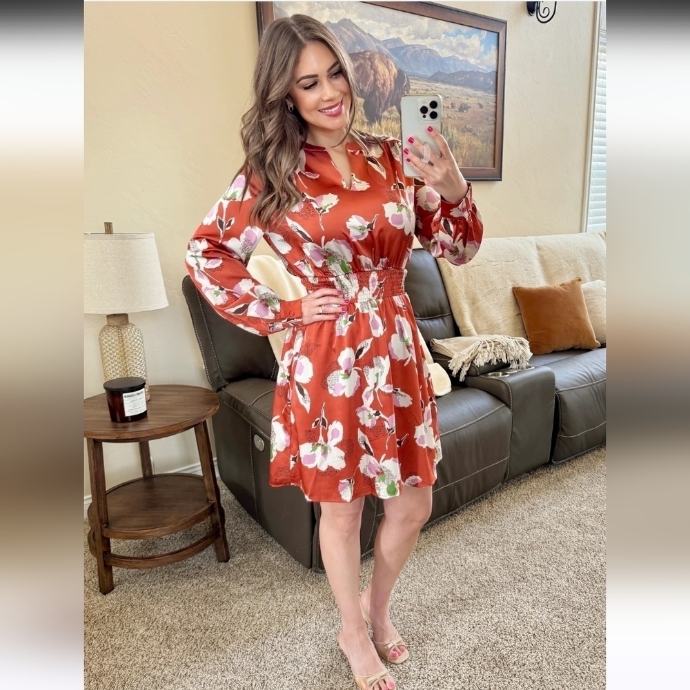 🌟 Doe & Rae Silky Floral Satin Dress in Rust Size Large NWT